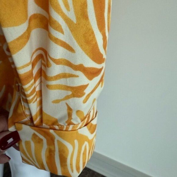 LILLY’S KLOSET Pattern Wrap Dress - Picture 8 of 10